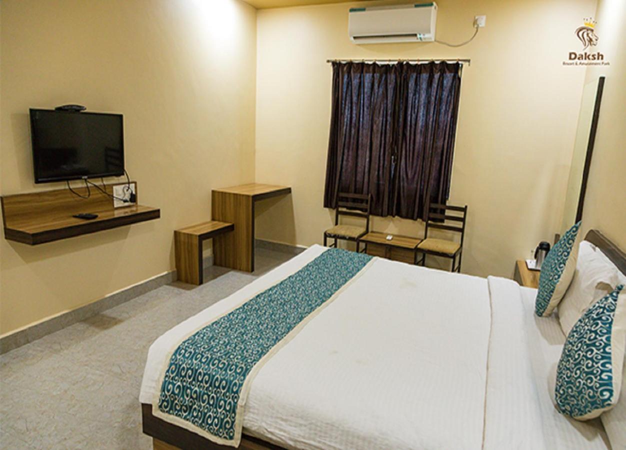 Hotel Somnath Daksh Exterior photo